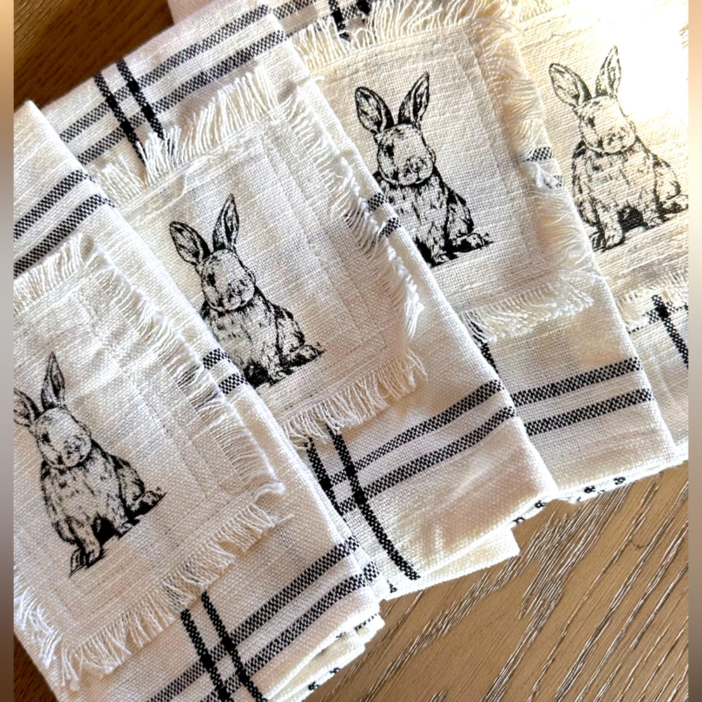 Unique napkins set of 4 new